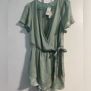 Hem & Thread Light Green Romper Size L